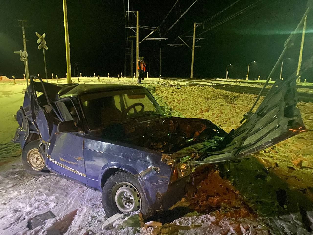 Водитель выжил в смятой поездом машине в Забайкалье